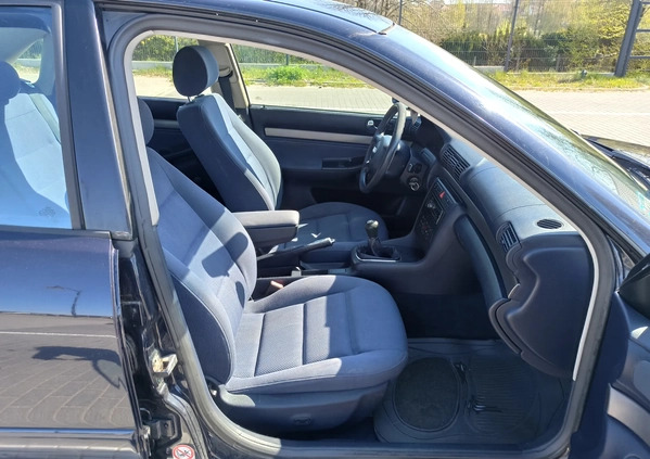 Audi A4 cena 8700 przebieg: 187635, rok produkcji 1999 z Dęblin małe 191